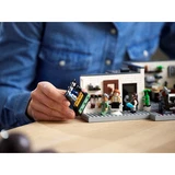 LEGO® Icons Queer Eye – The Fab 5 Loft 10291 (10/27)