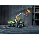 LEGO® Technic Le camion forestier 42080 (14/23)