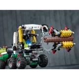 LEGO® Technic Le camion forestier 42080 (18/23)