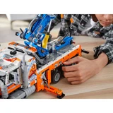 LEGO® Technic Le camion de remorquage lourd 42128 (16/19)