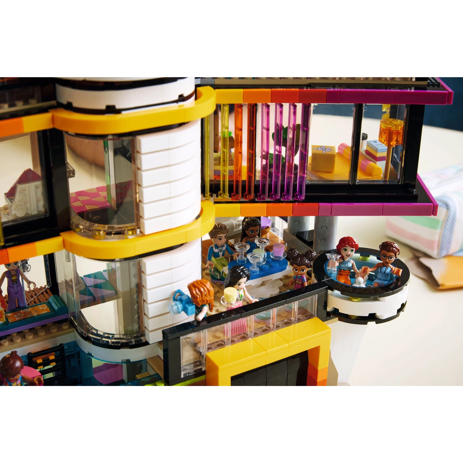 LEGO® Andrea's Modern Mansion 42639 🇺🇸 Price Comparison
