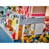 LEGO® Friends Heartlake City Apartments and Stores 42670 (10/11) LEGO® Friends Heartlake City Apartments and Stores 42670 (10/11)