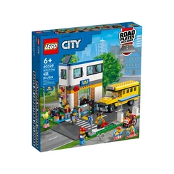 Schule mit Schulbus 60329
