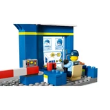 LEGO® City La course-poursuite au poste de police 60370 (3/10)