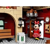LEGO® Powered UP Disney Train and Station 71044 (9/18) LEGO® Powered UP Disney Train and Station 71044 (9/18)