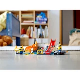 LEGO® Minions: The Rise of Gru Minions in Gru's Lab 75546 (9/10) LEGO® Minions: The Rise of Gru Minions in Gru's Lab 75546 (9/10)
