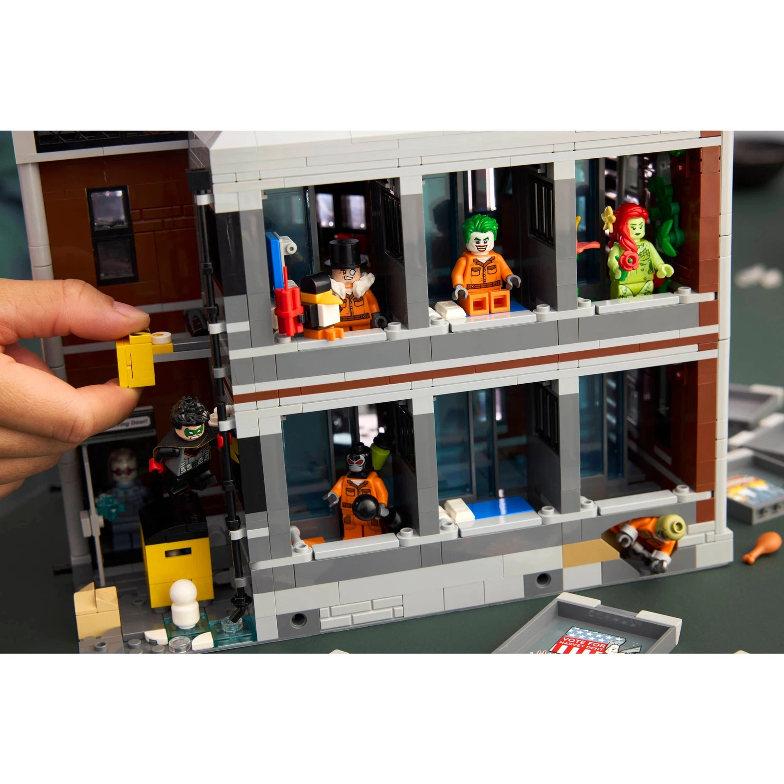 LEGO® Arkham Asylum 76300 | 🇬🇧 Price Comparison